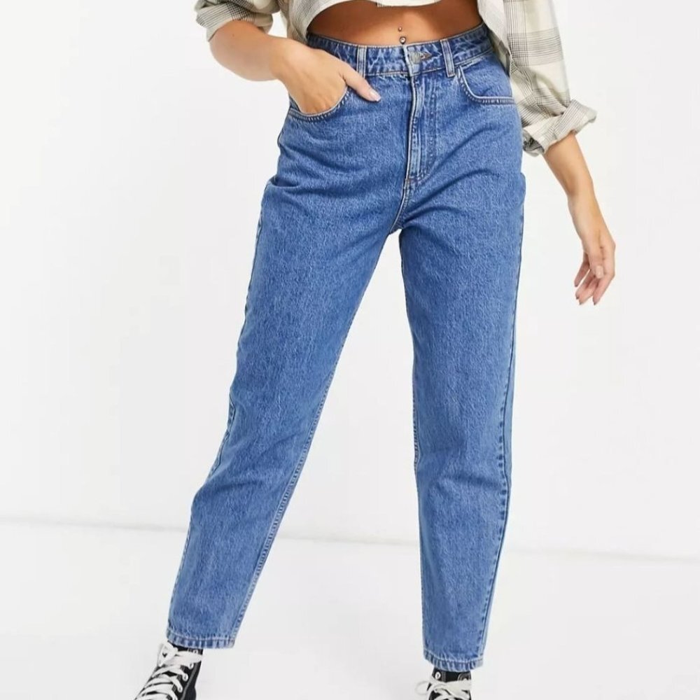 Reclaimed Vintage 92 regular mom jean in pretty blue Size 28